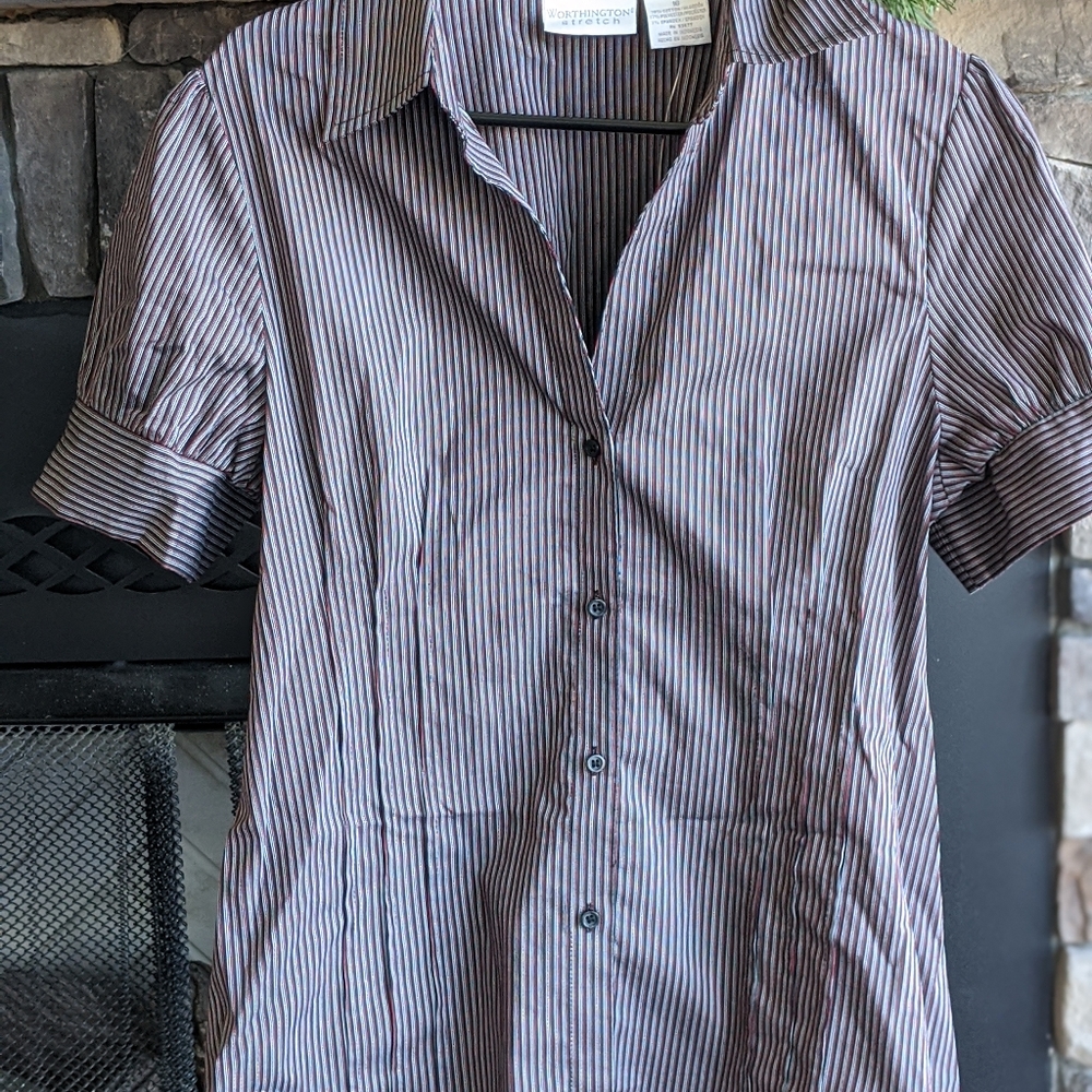 Worthington stretch capped sleeve button up size 1